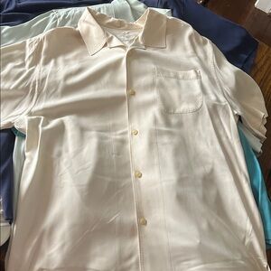 Tommy Bahama Men’s silk shirt. Short-sleeve cream